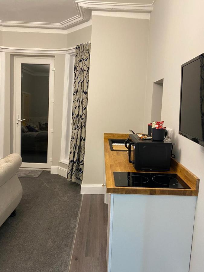 Cambridge Villas Private Studio Lytham St Annes Exterior foto